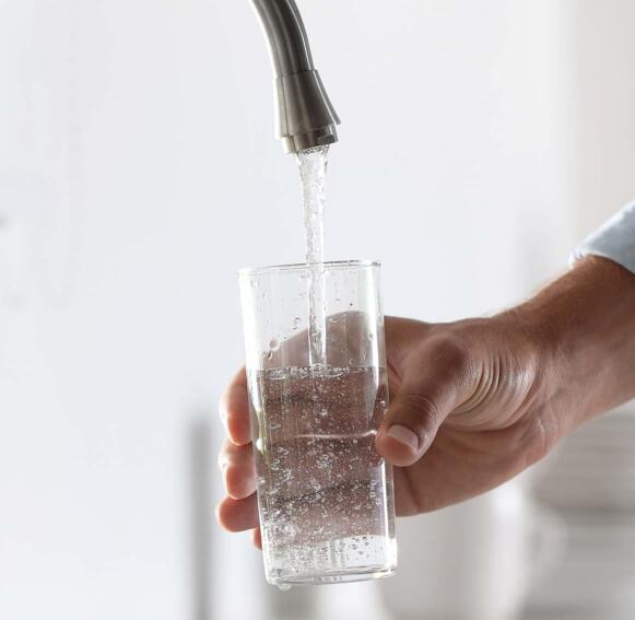 L'eau du robinet formerait une sorte de bouclier capable de nous protéger  des microplastiques
